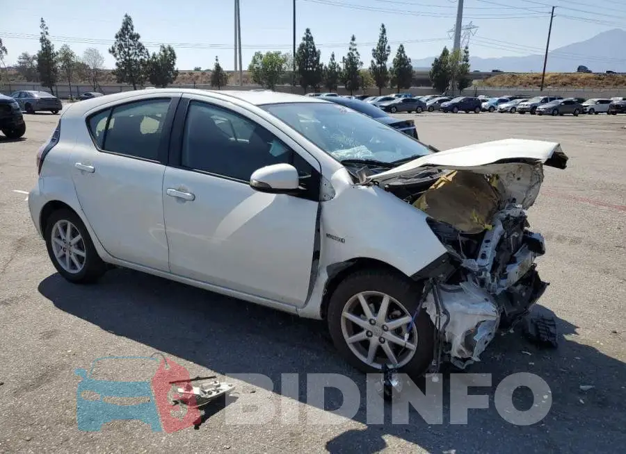 JTDKDTB39F1111395 Photo# 4