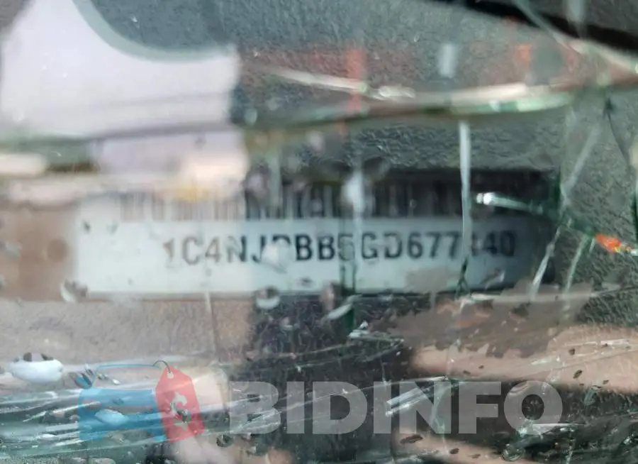 1C4NJPBB5GD677140 Photo# 10