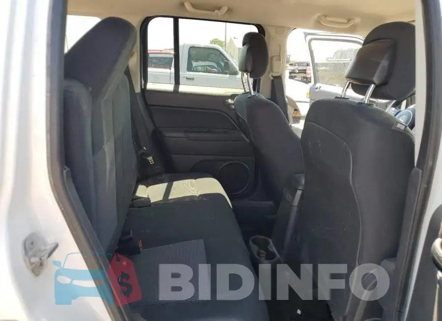 1C4NJPFB3ED826300 Photo# 11