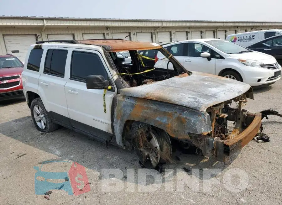1C4NJRFB3GD631814 Photo# 4
