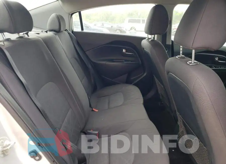KNADM4A38G6552985 Photo# 10