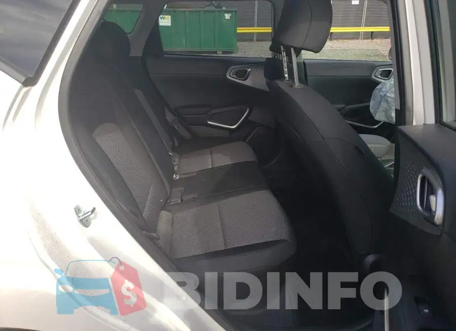 KNDJ23AU7L7002082 Photo# 6