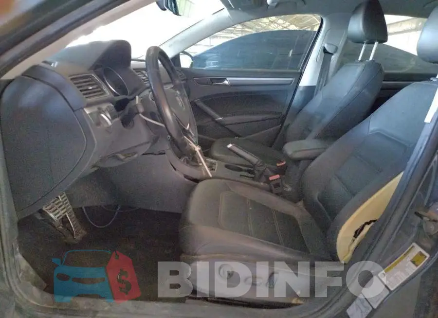 1VWDT7A3XHC030088 Photo# 7