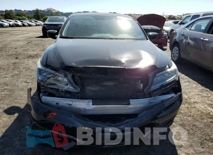 19UDE2F38HA000819 Photo# 5