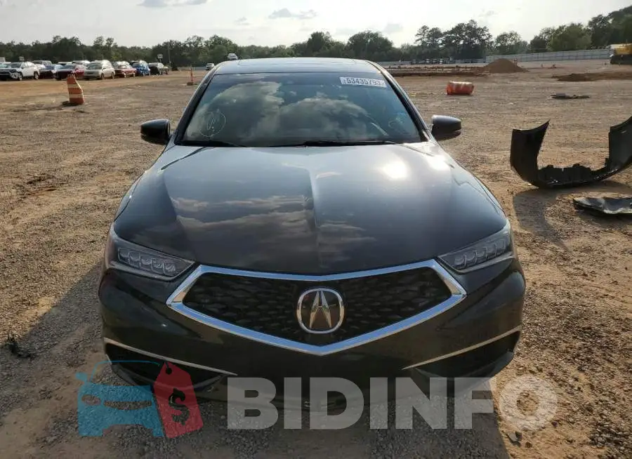 19UUB2F53JA009296 Photo# 5