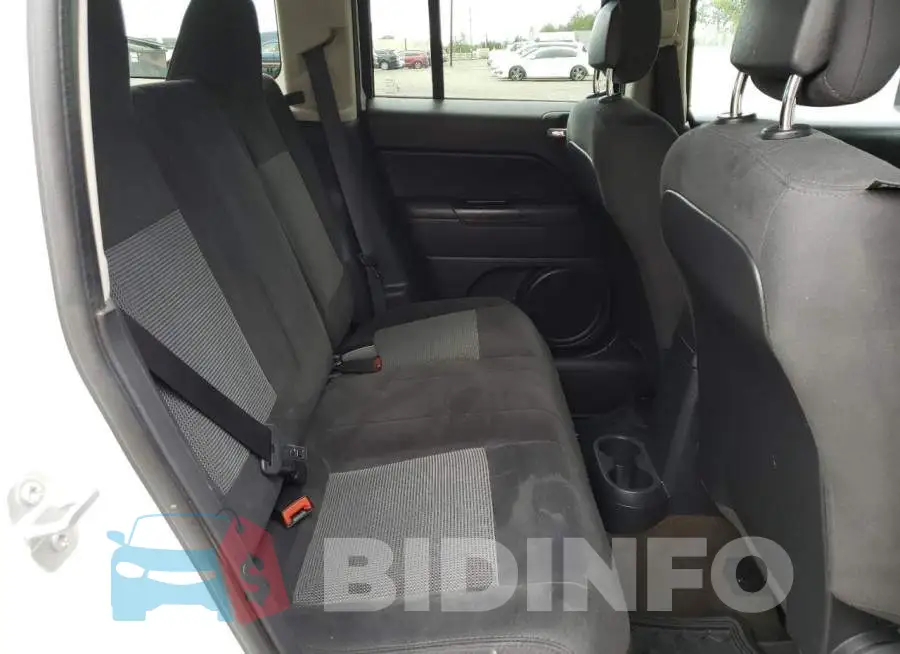 1C4NJRBB7GD668855 Photo# 11