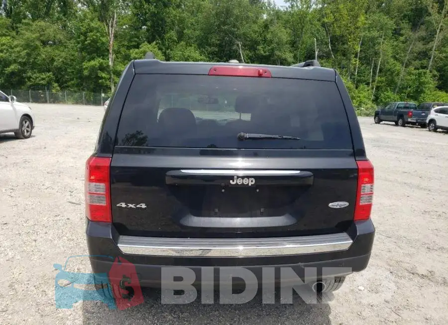 1C4NJRFB0HD163882 Photo# 6