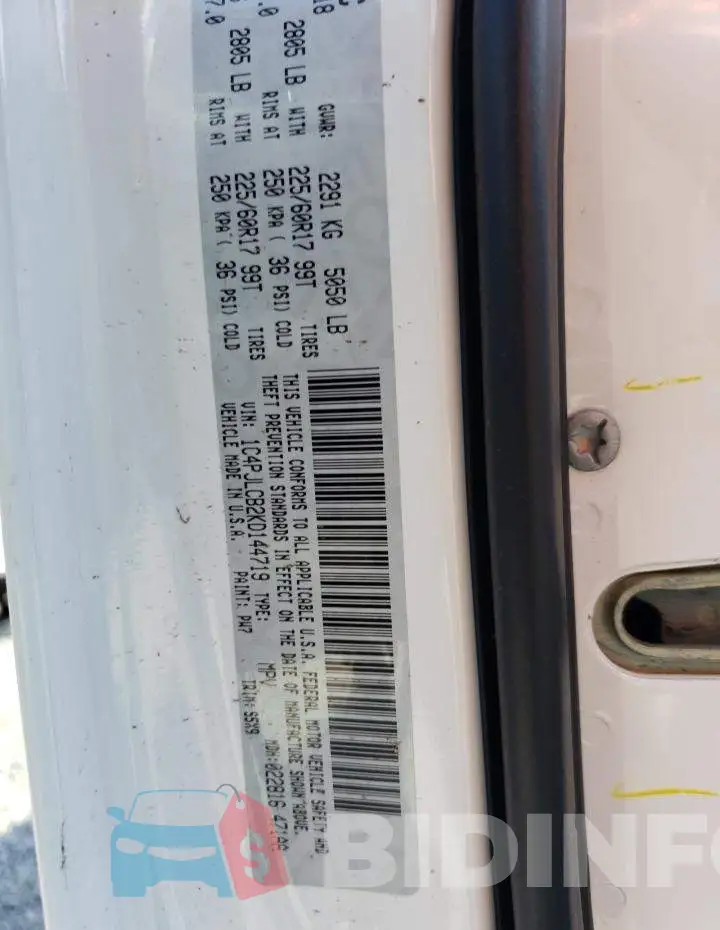 1C4PJLCB2KD144719 Photo# 13