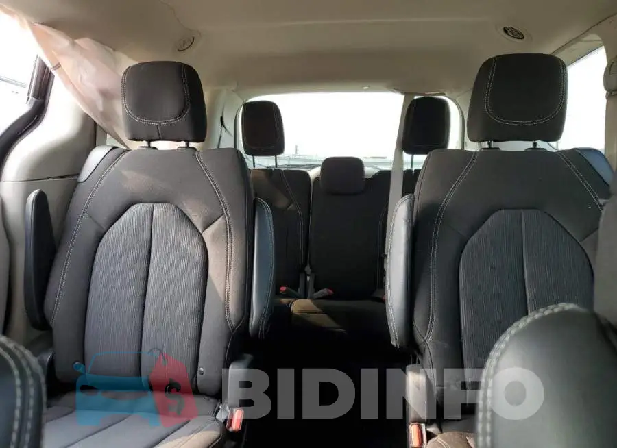 2C4RC1CGXNR226864 Photo# 10