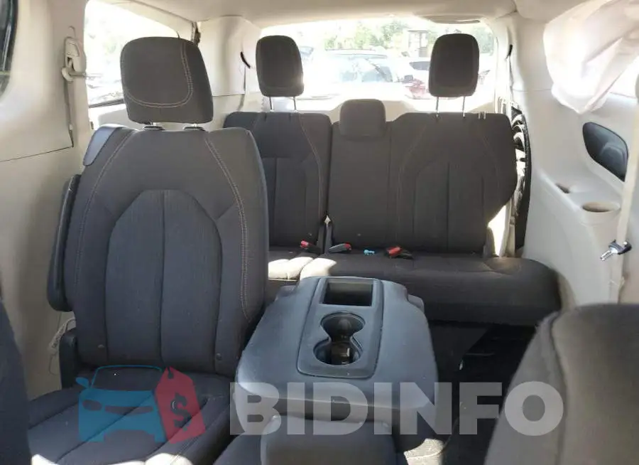 2C4RC1FG7JR218999 Photo# 10