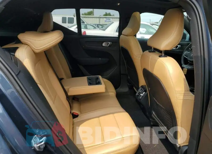 YV4162UL3L2328229 Photo# 11