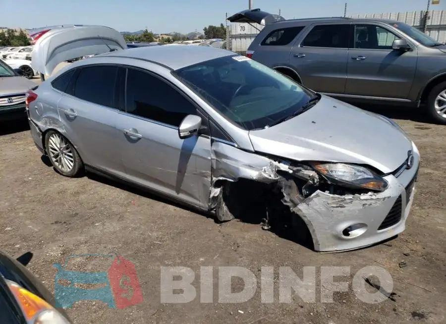 1FADP3J25EL156884 Photo# 4
