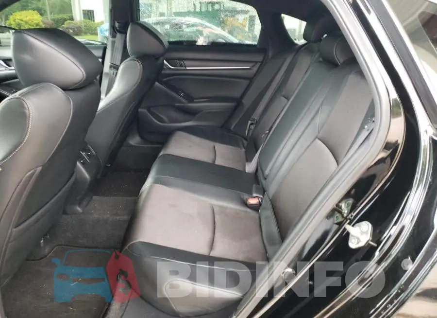 1HGCV2F30JA043374 Photo# 10