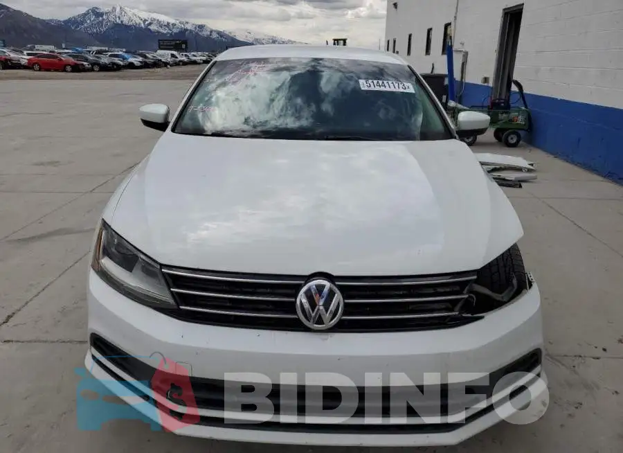 3VW167AJ0HM358840 Photo# 5