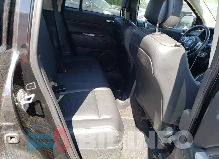 1C4NJDEBXFD272223 Photo# 11