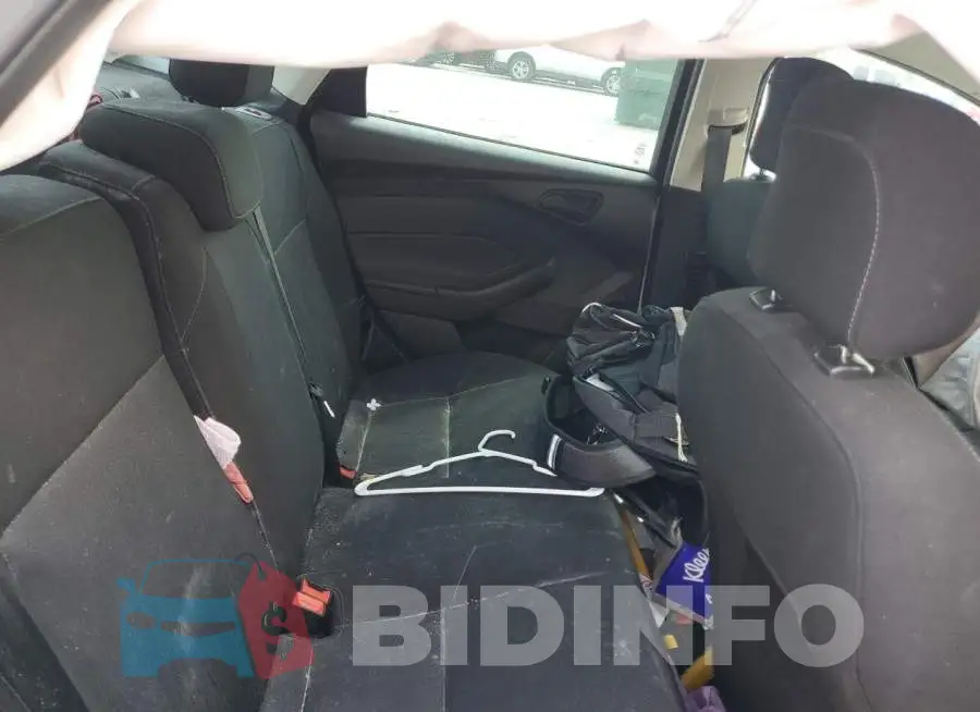 1FADP3E26JL277900 Photo# 10