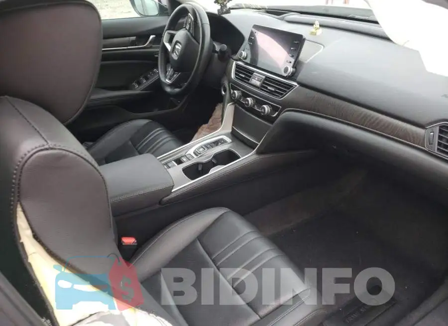 1HGCV3F90MA021941 Photo# 5