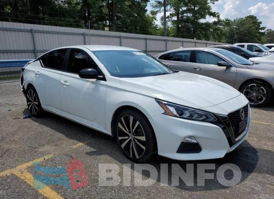 1N4BL4CV3LN311644 Photo# 4
