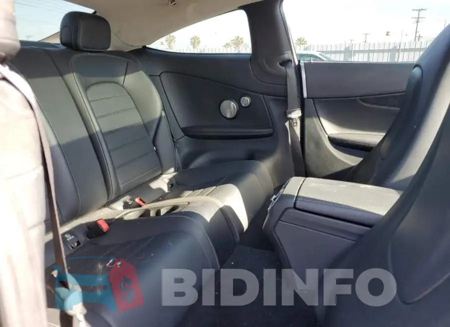 WDDWJ4JB8HF528043 Photo# 10