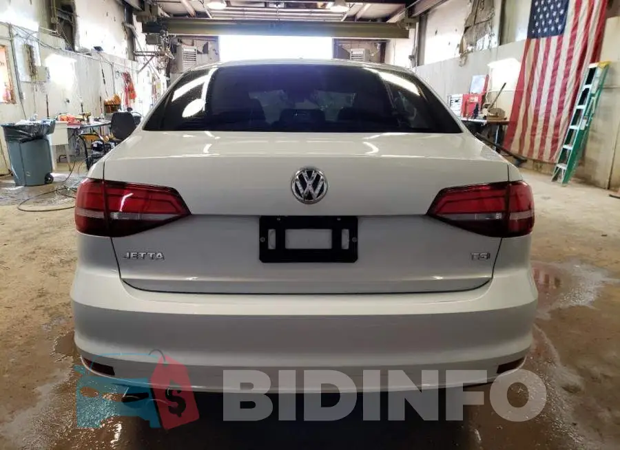 3VW167AJ7HM411565 Photo# 6