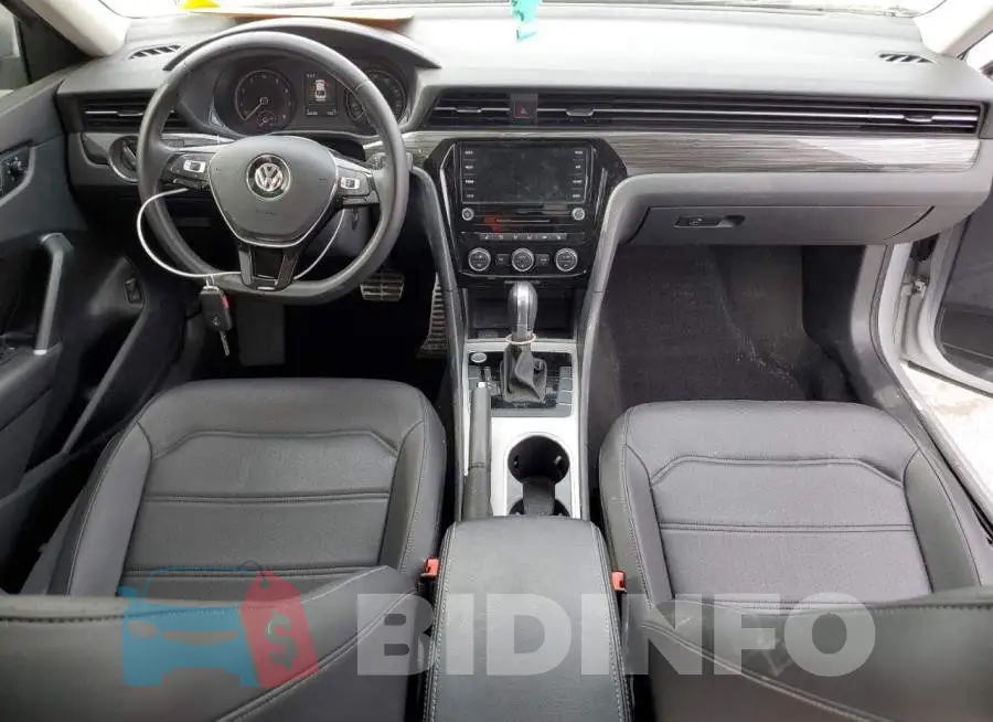 1VWMA7A32LC018743 Photo# 8