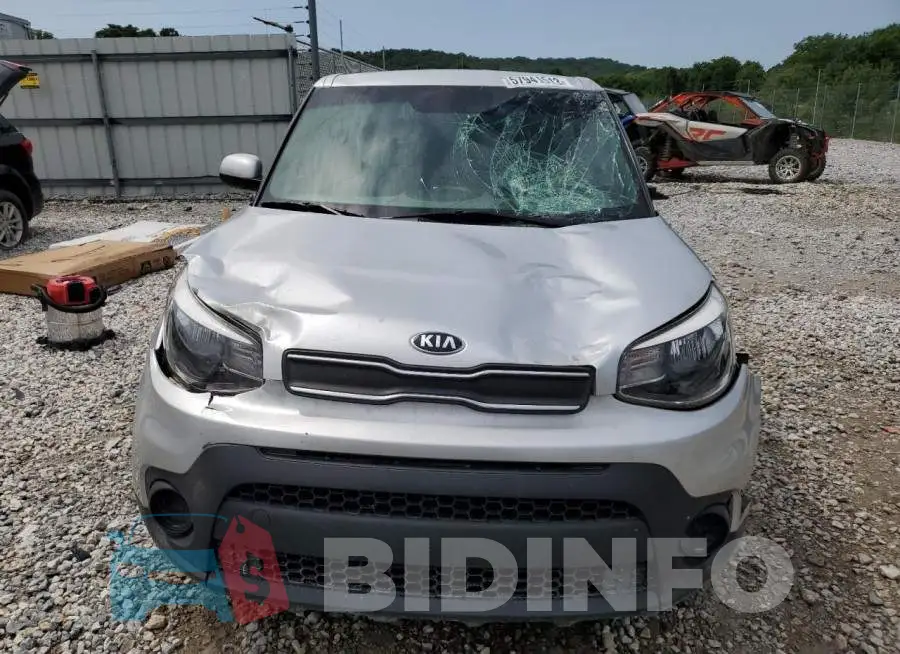 KNDJN2A2XH7492802 Photo# 5