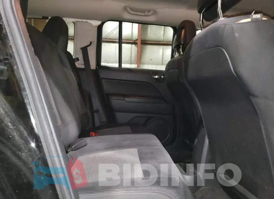 1C4NJPBAXED819518 Photo# 10