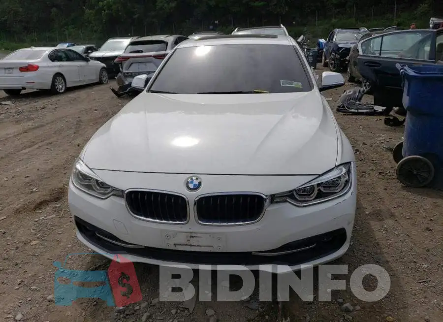 WBA8D9G52JNU72330 Photo# 5