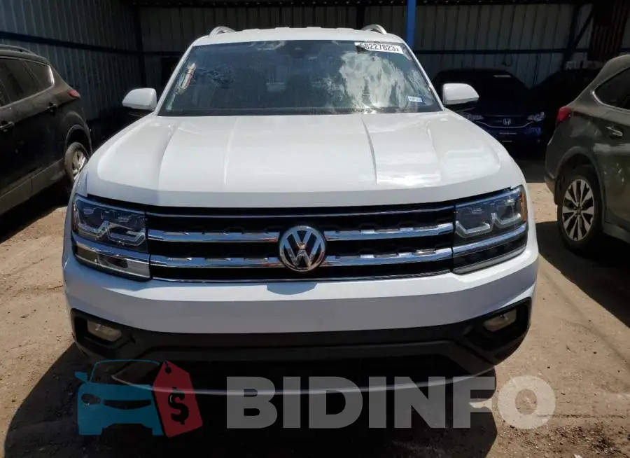 1V2LR2CA1JC586984 Photo# 5