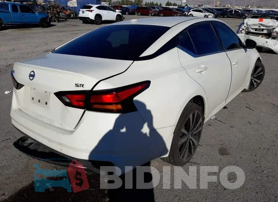 1N4BL4CV3KC135396 Photo# 4