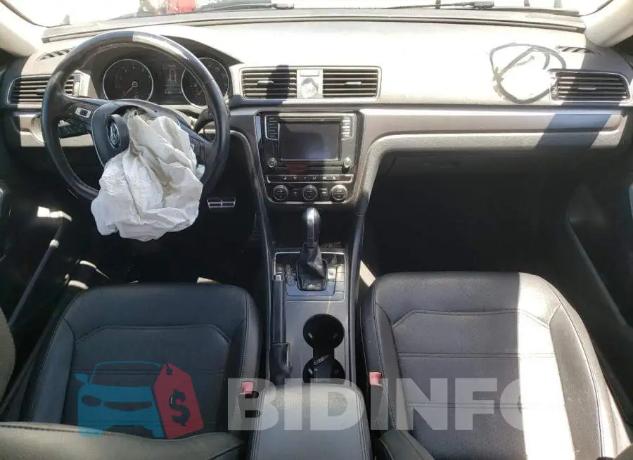 1VWDT7A38HC072243 Photo# 8