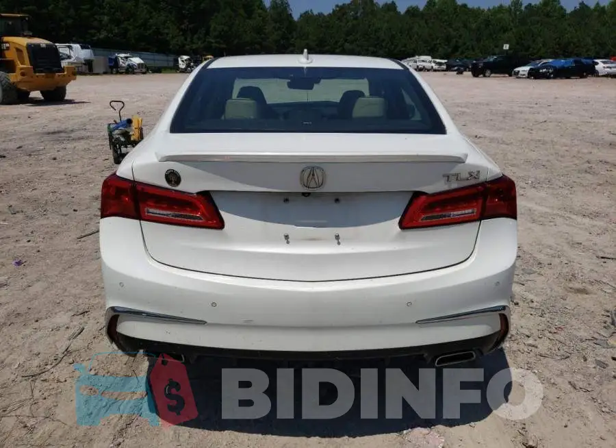 19UUB2F74JA008563 Photo# 6