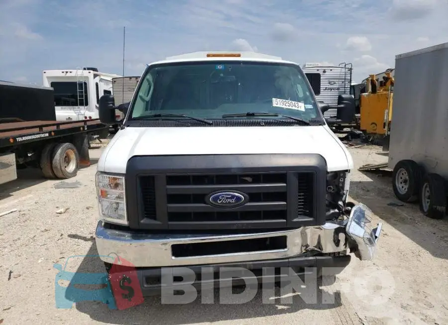 1FDWE3F64KDC17759 Photo# 5