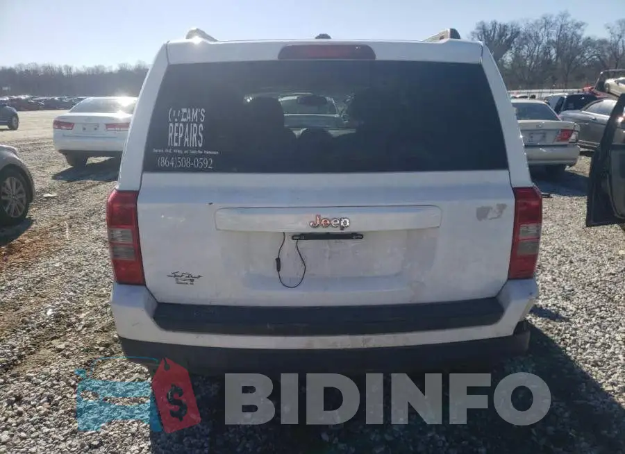 1C4NJPBB5FD186209 Photo# 6