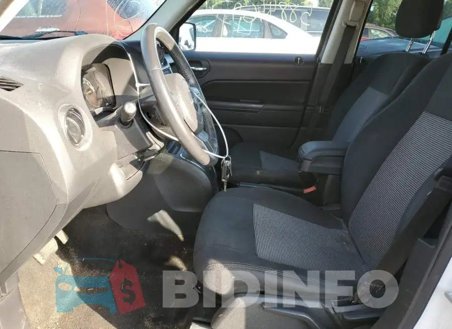 1C4NJPFB4ED883251 Photo# 7