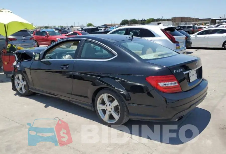WDDGJ4HB1EG175824 Photo# 2