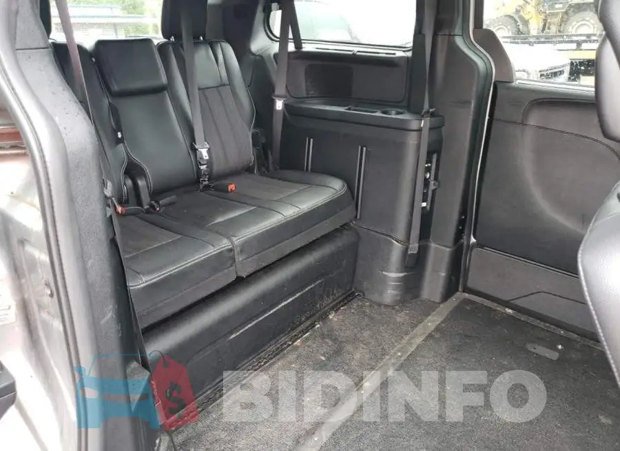 2C4RC1HGXGR142149 Photo# 11