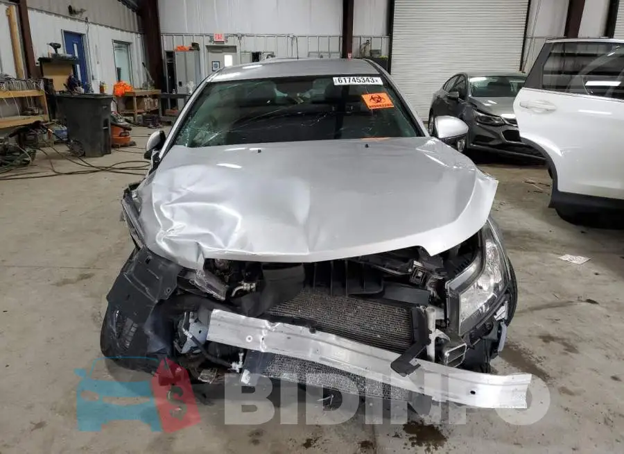 1G1PE5SB9F7152072 Photo# 5