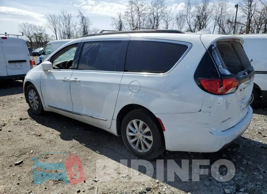 2C4RC1BG6HR523748 Photo# 2