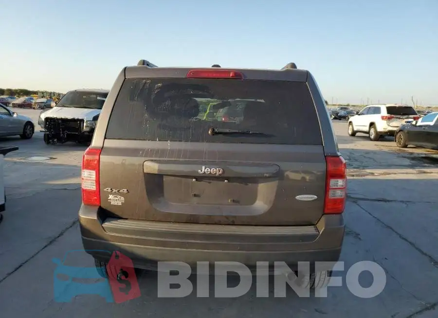 1C4NJRFB1GD697522 Photo# 6