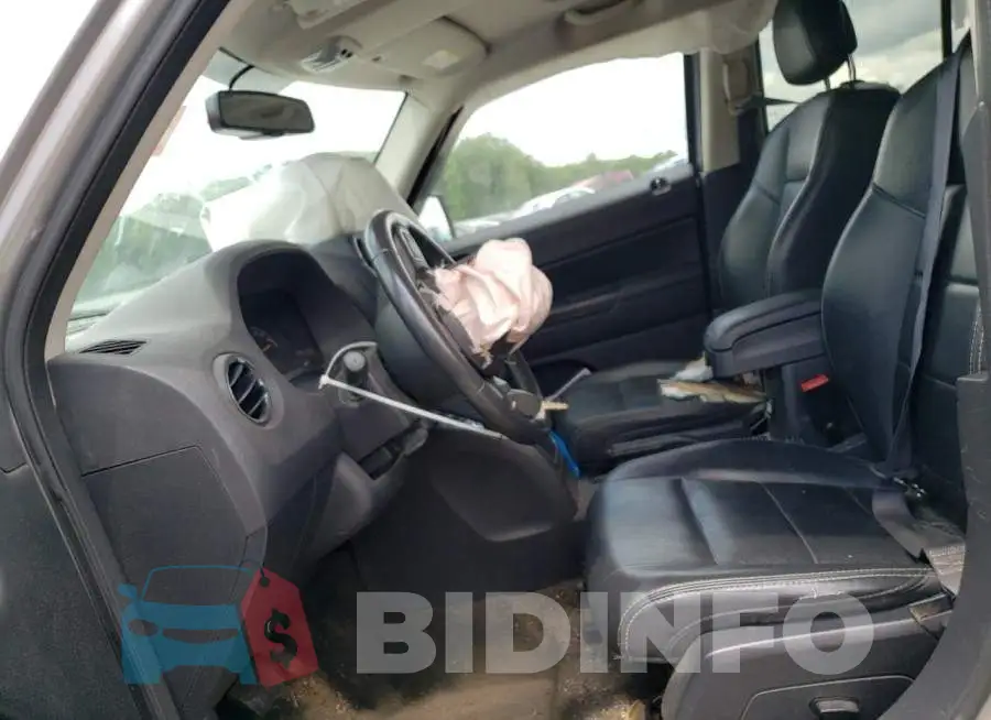 1C4NJRFB8GD653646 Photo# 7