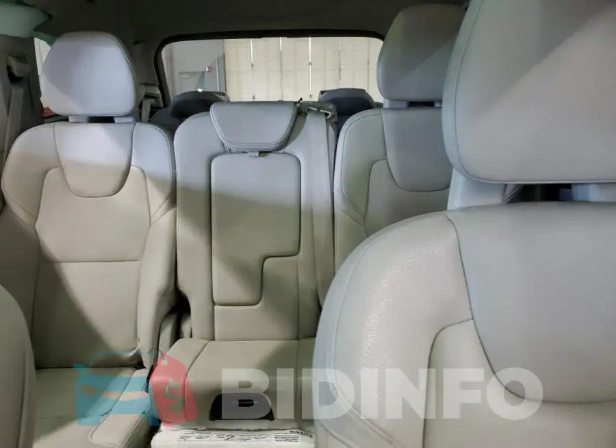 YV4102PK7M1687191 Photo# 10