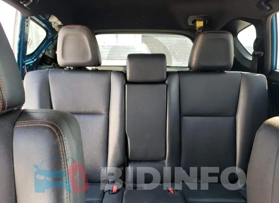 JTMNFREV9JD111783 Photo# 10