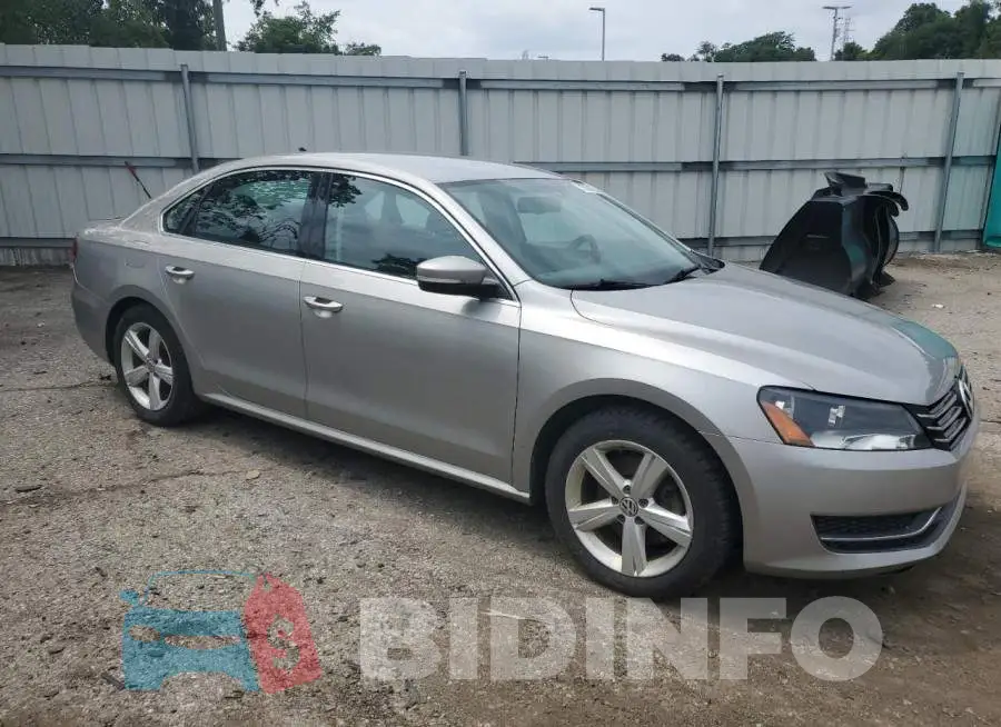 1VWBS7A31EC103659 Photo# 4