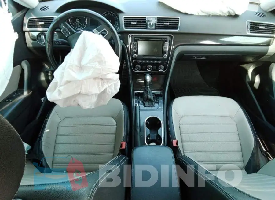 1VWBS7A3XFC012472 Photo# 8