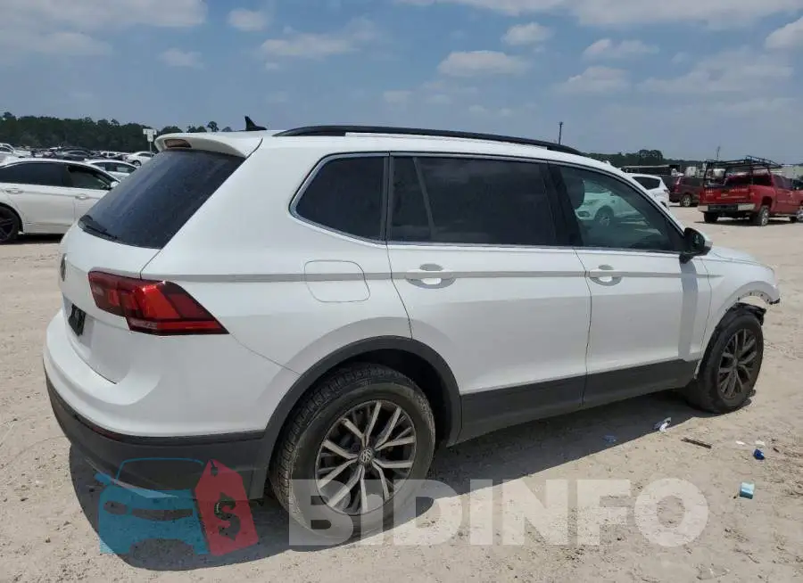 3VV3B7AX8KM041683 Photo# 3