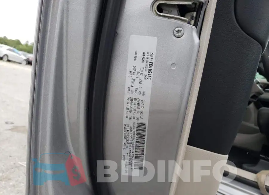 2C4RC1FGXJR358142 Photo# 12