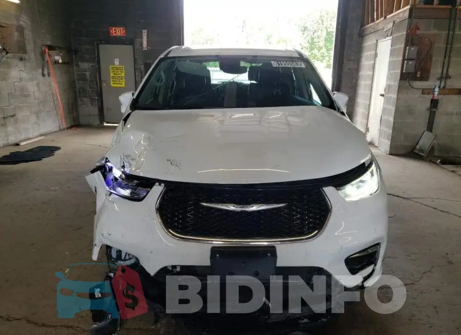 2C4RC1L70NR134842 Photo# 5