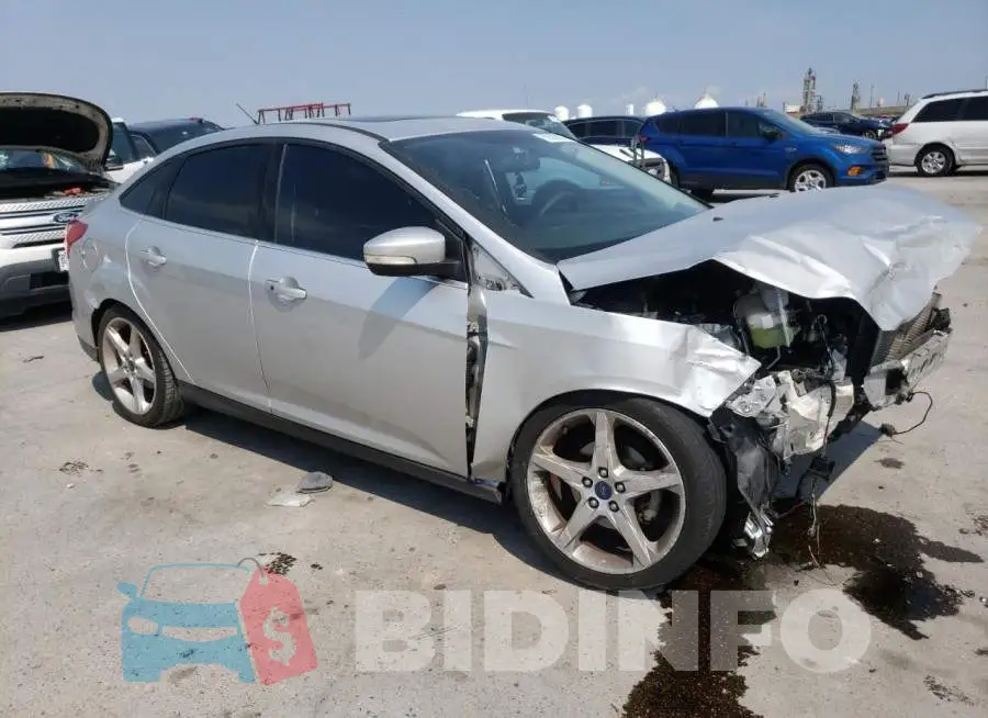 1FADP3J25EL348628 Photo# 4