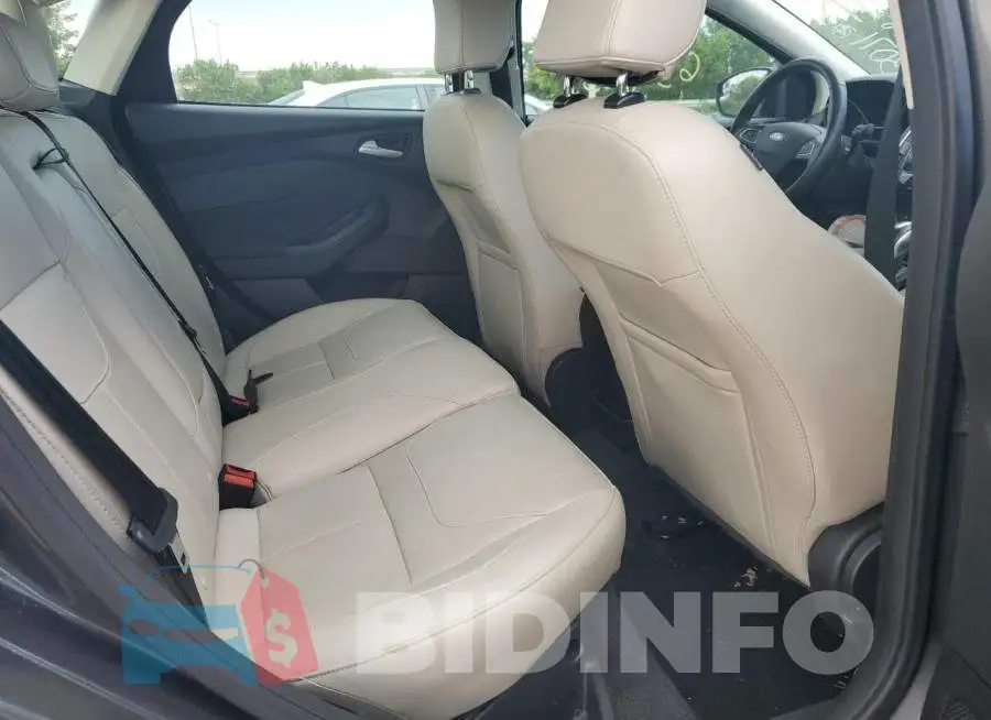 1FADP3J28JL253071 Photo# 6